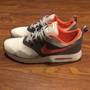Nike Air Max Tavas Size 9.5 Grey/Wolf Grey/Infared